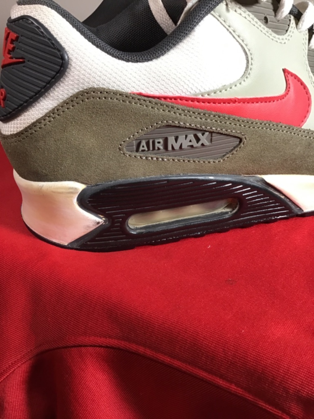 🔥😎Nike Air Max,size 12, yellowing on mid-sole, see photos, still a solid shoe - Picture 5 of 12